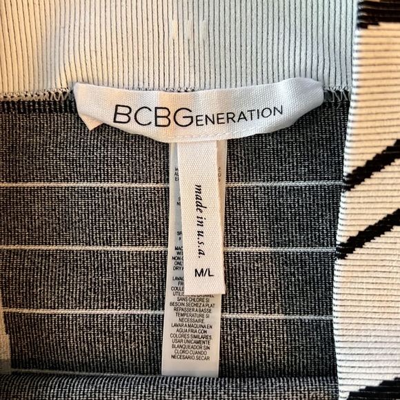 BCBGeneration Geometric Bodycon Skirt - Picture 4 of 9